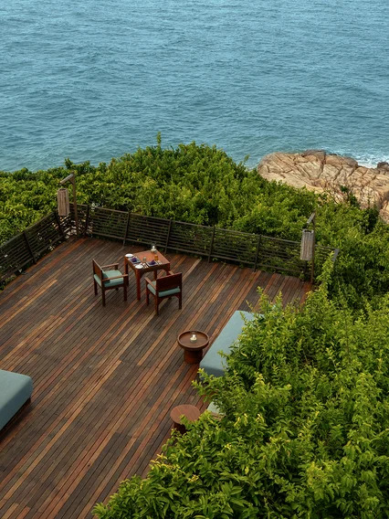 Dining on the Rocks – Six Senses Samui